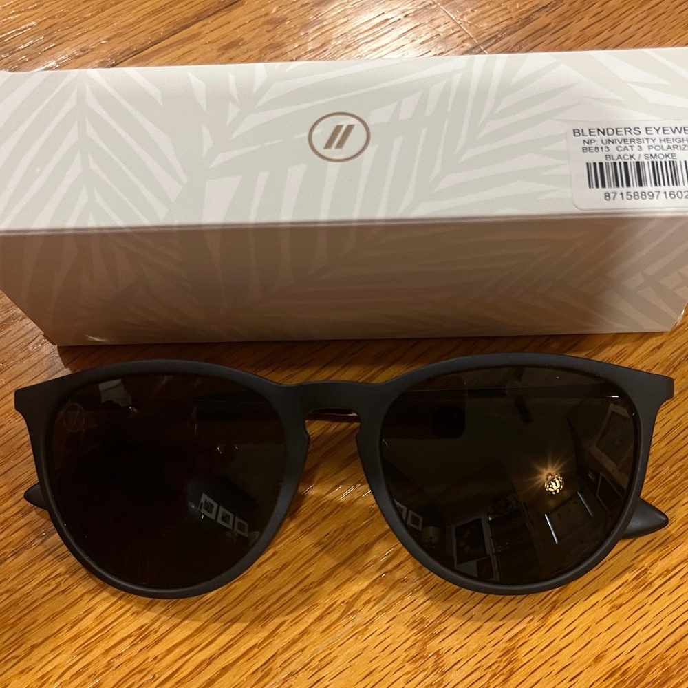 Blenders university heights polarized sunglasses in black/smoke